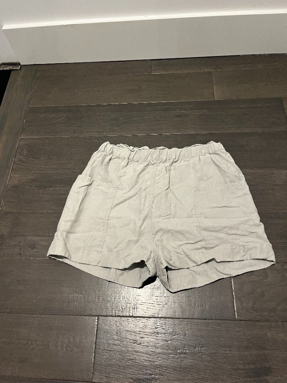 Wilfred Free Lyocell Linen Shorts in Light Grey — Size Medium (Elastic Waist)